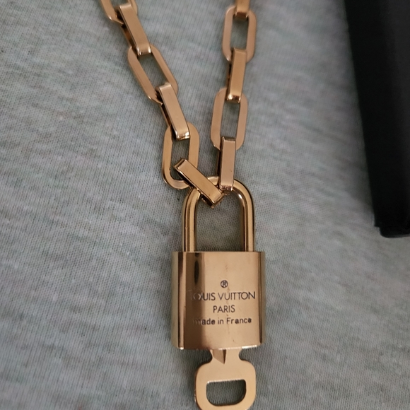 Authentic Louis Vuitton lock pendant - Picture 6 of 10